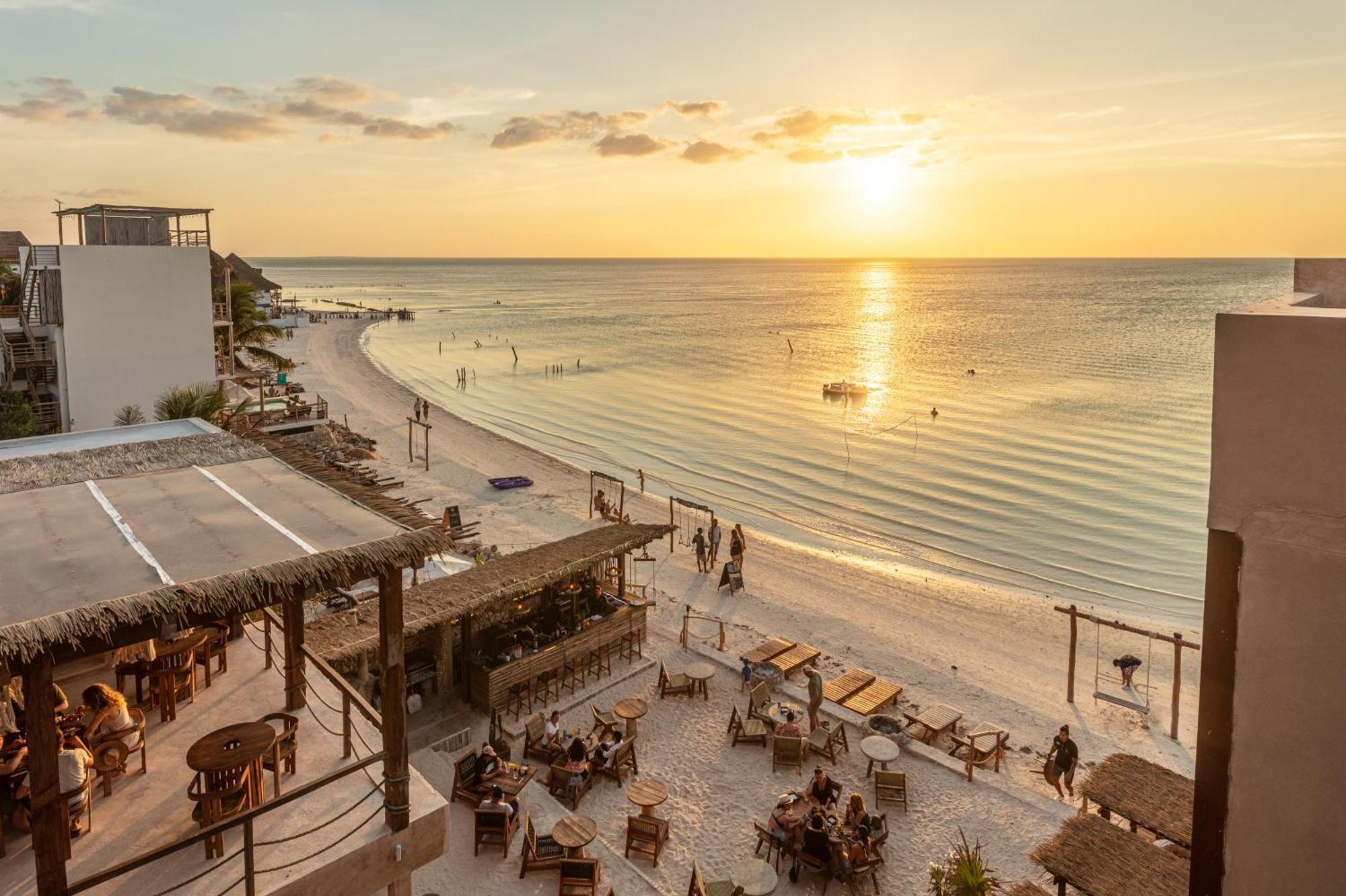 Awa Holbox Hotel Boutique - Beach Front Exterior photo